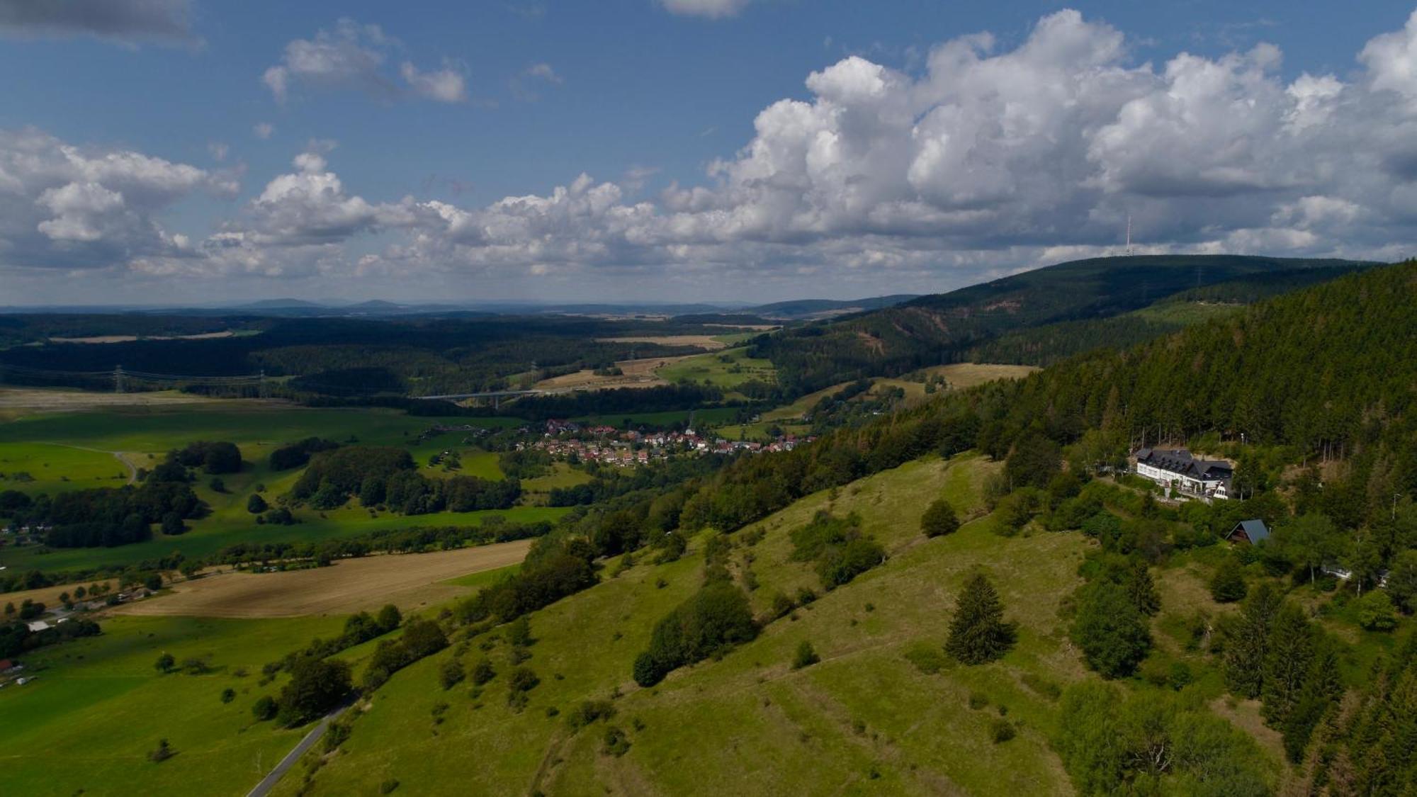 Hotel Die Triniushuette "Thueringens Schoenste Aussicht" Rauenstein Esterno foto